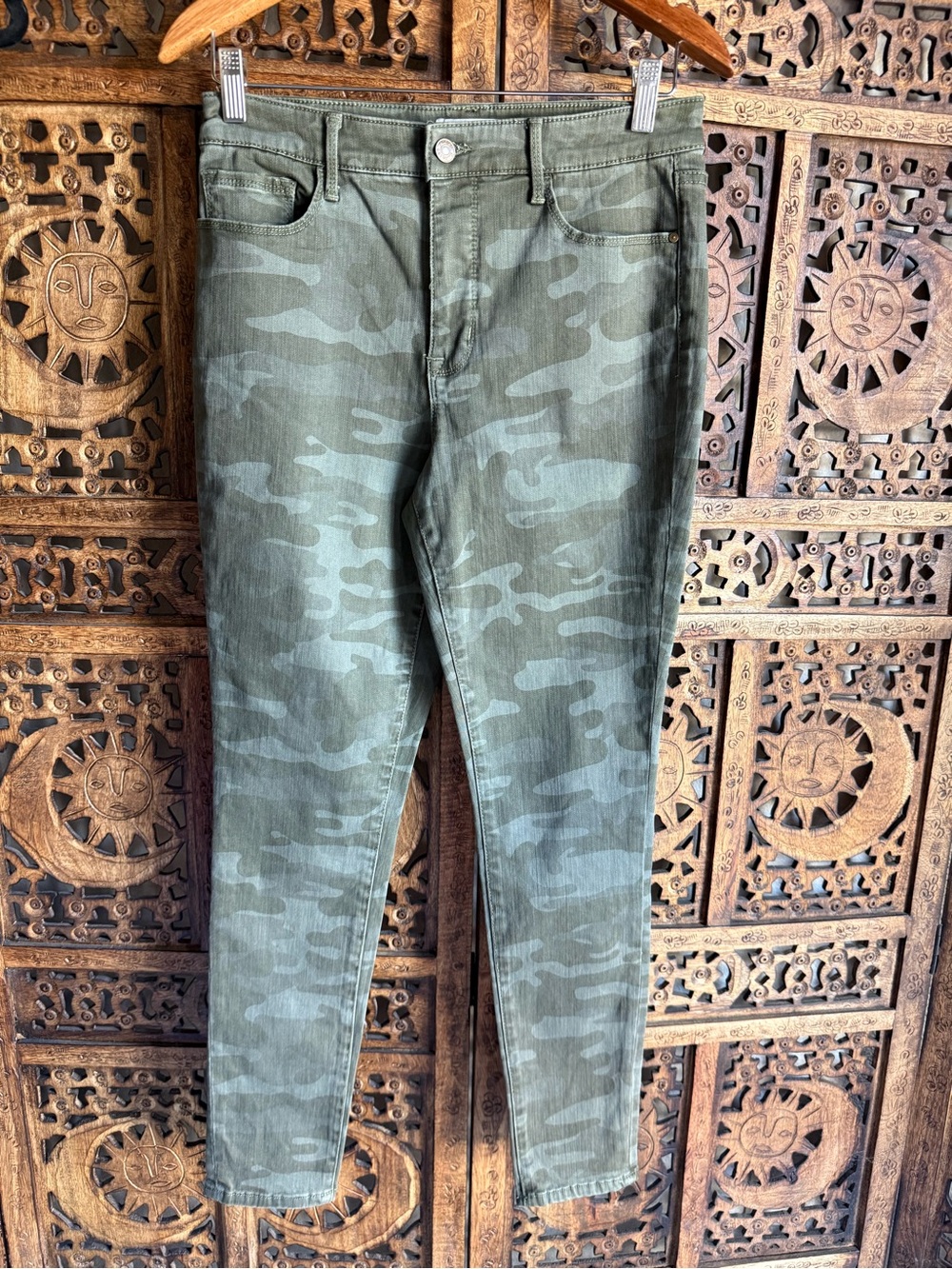 Social Standard by Sanctuary Camo High Rise Skinny Jeans 6/28